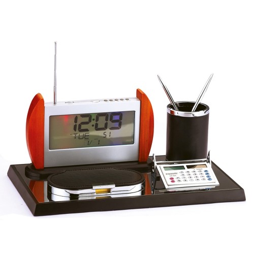 Настольный прибор Монреаль: часы, радио, калькулятор, подставка под ручки, бумажный блок
